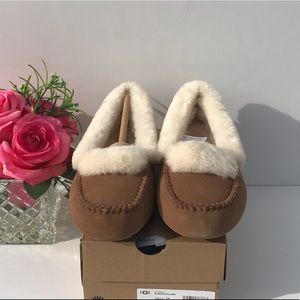 UGG Dakota Spill Seam